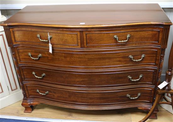 A Georgian style mahogany serpentine commode, fitted five drawers W.122cm